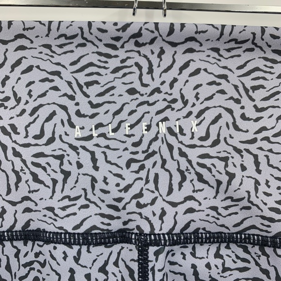 All Fenix Powder Blue Cheetah 7/8 Leggings Sz M - Picture 6 of 13